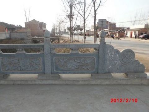 點(diǎn)擊查看詳細(xì)信息<br>標(biāo)題：欄板石 閱讀次數(shù)：2586