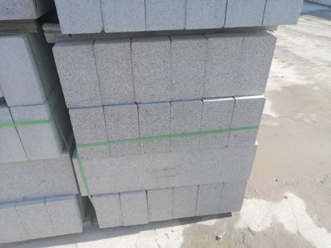 點擊查看詳細(xì)信息<br>標(biāo)題：花崗巖路沿石 閱讀次數(shù)：2927